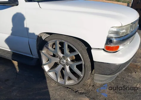 2005 Chevrolet Tahoe Lt из США, поврежденный, VIN 1GNEC13T55R116622